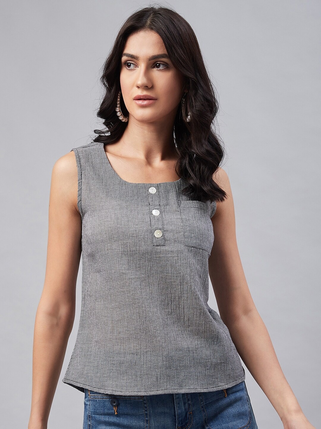 

RARE Black & White Self Design Regular Top