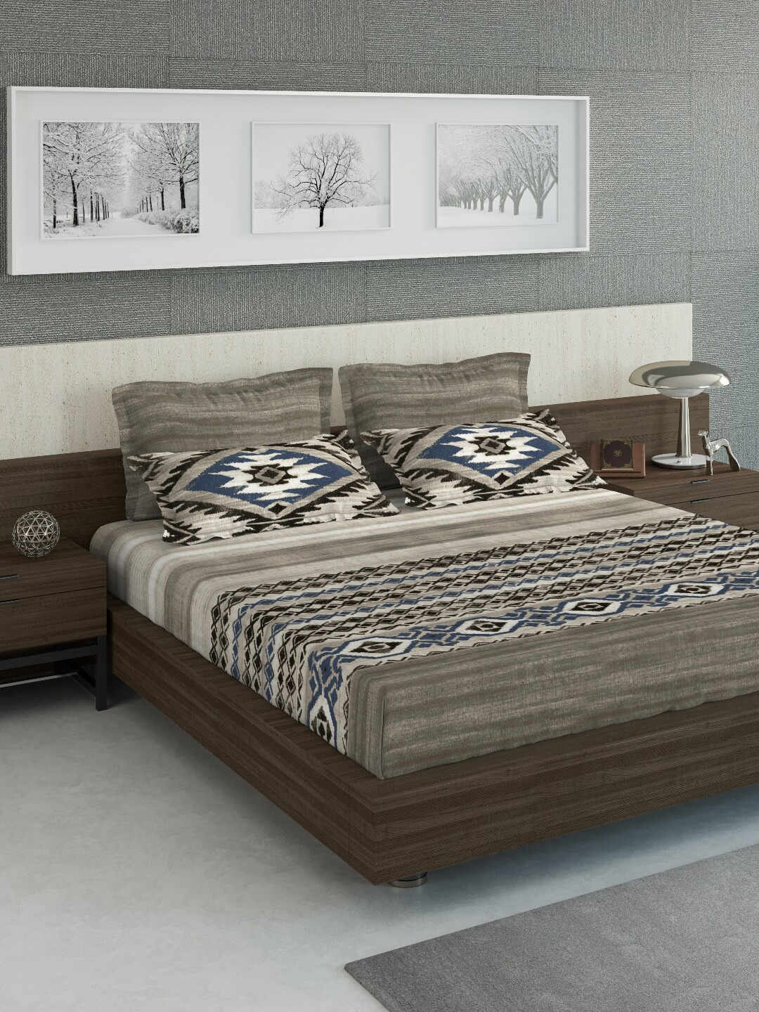 

DDecor Beige & Black Geometric 160 TC King Bedsheet with 4 Pillow Covers