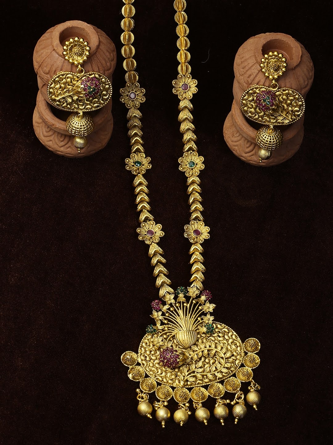 

Adwitiya Collection Women Red & Green Gold-Plated Stone-Studded Jewellery Set