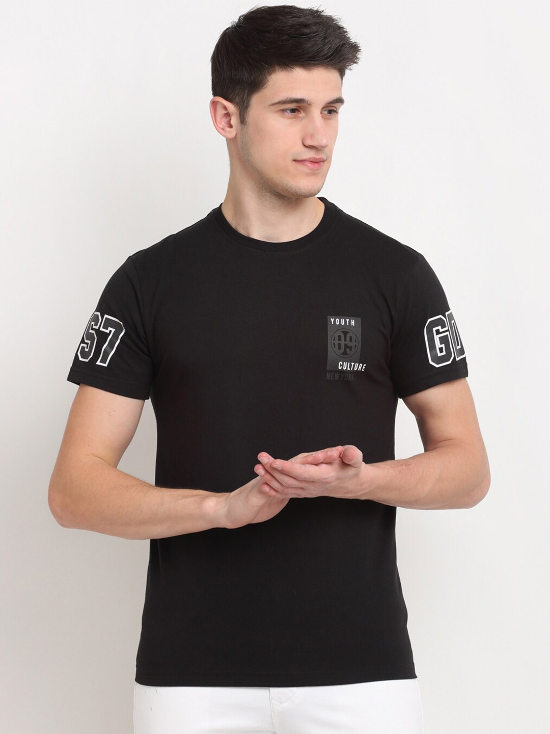 

Rodamo Men Black Typography Printed Slim Fit T-shirt