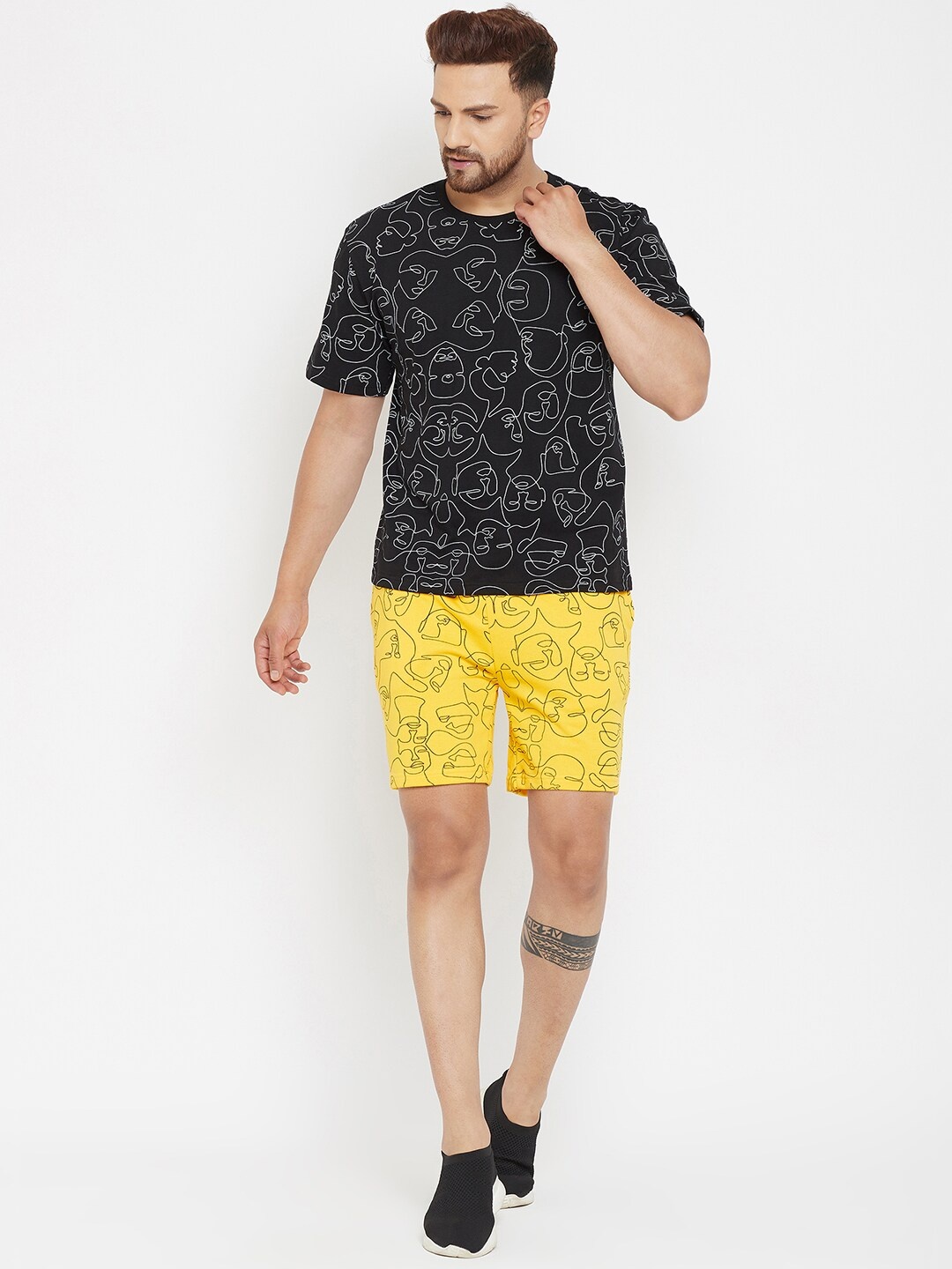 

FUGAZEE Men Black & Yellow Printed T-shirt with Shorts