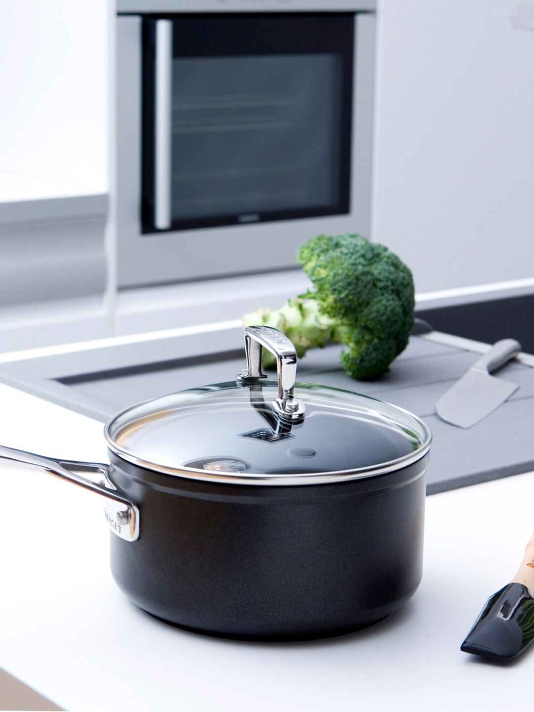 

LE CREUSET Black &Transparent Solid Cookware With Lid