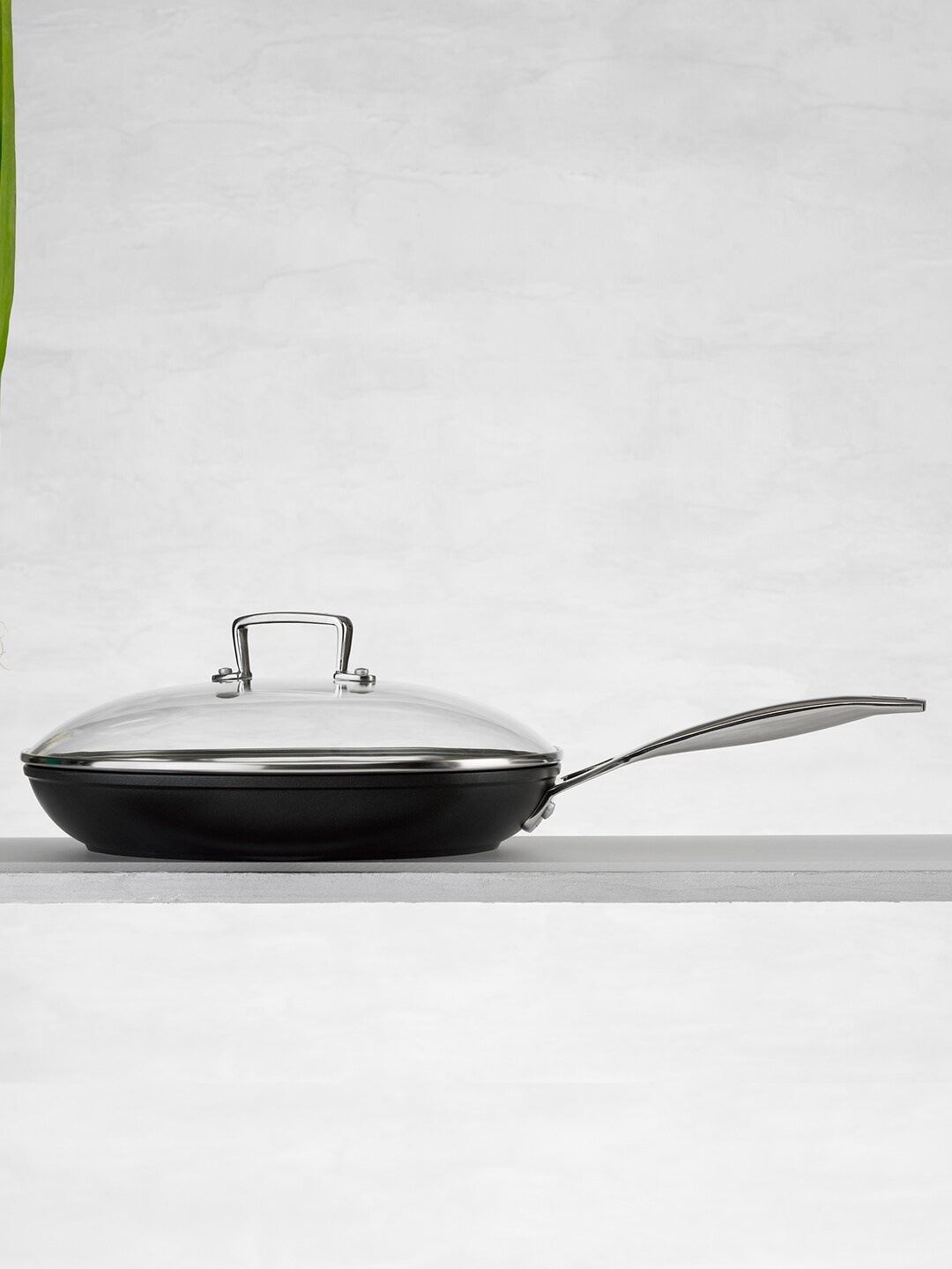 

LE CREUSET Black & Transparent Solid Frying Pan With Lid