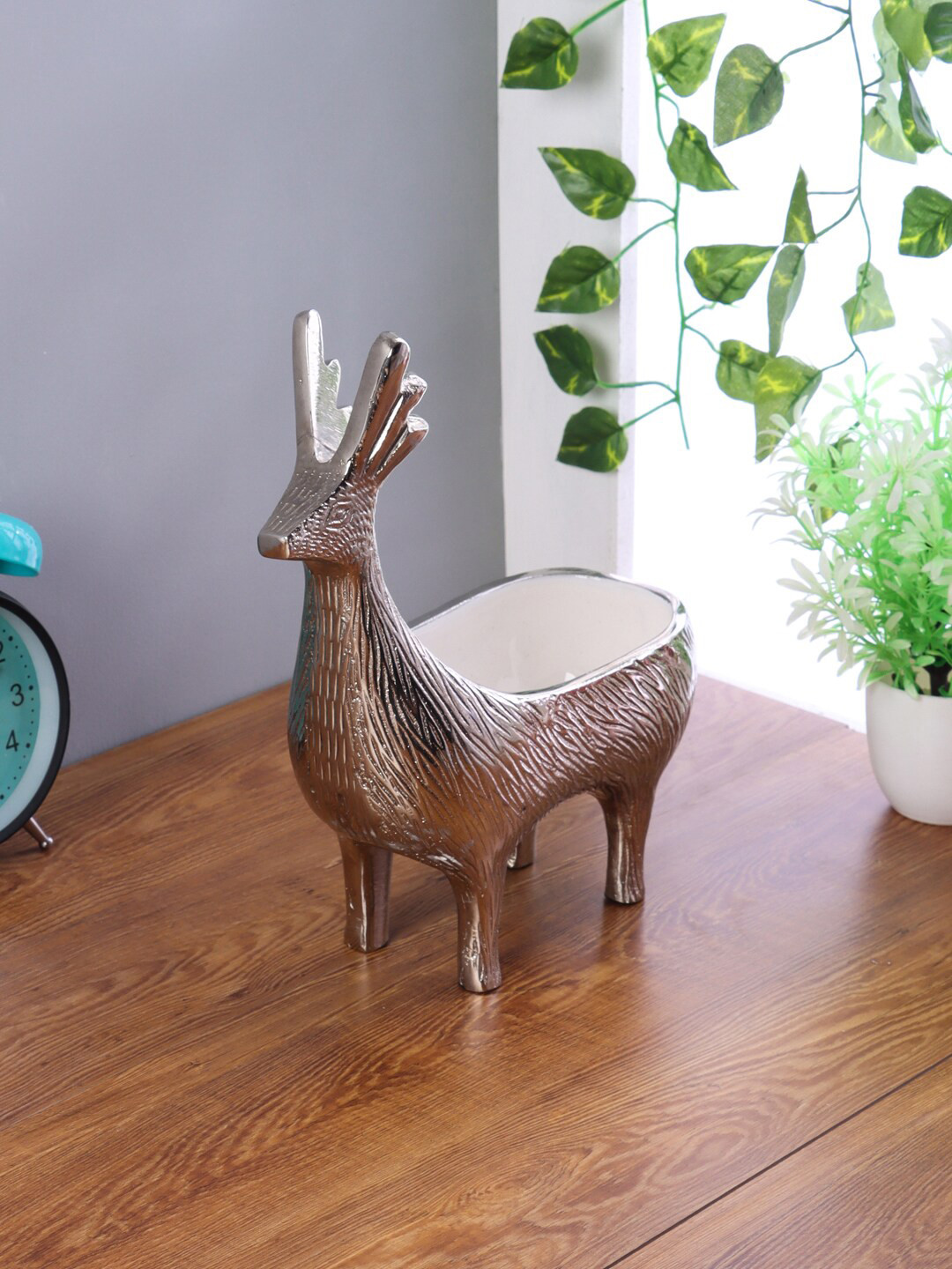 

Aapno Rajasthan Silver-Toned Deer Figurine Bowl