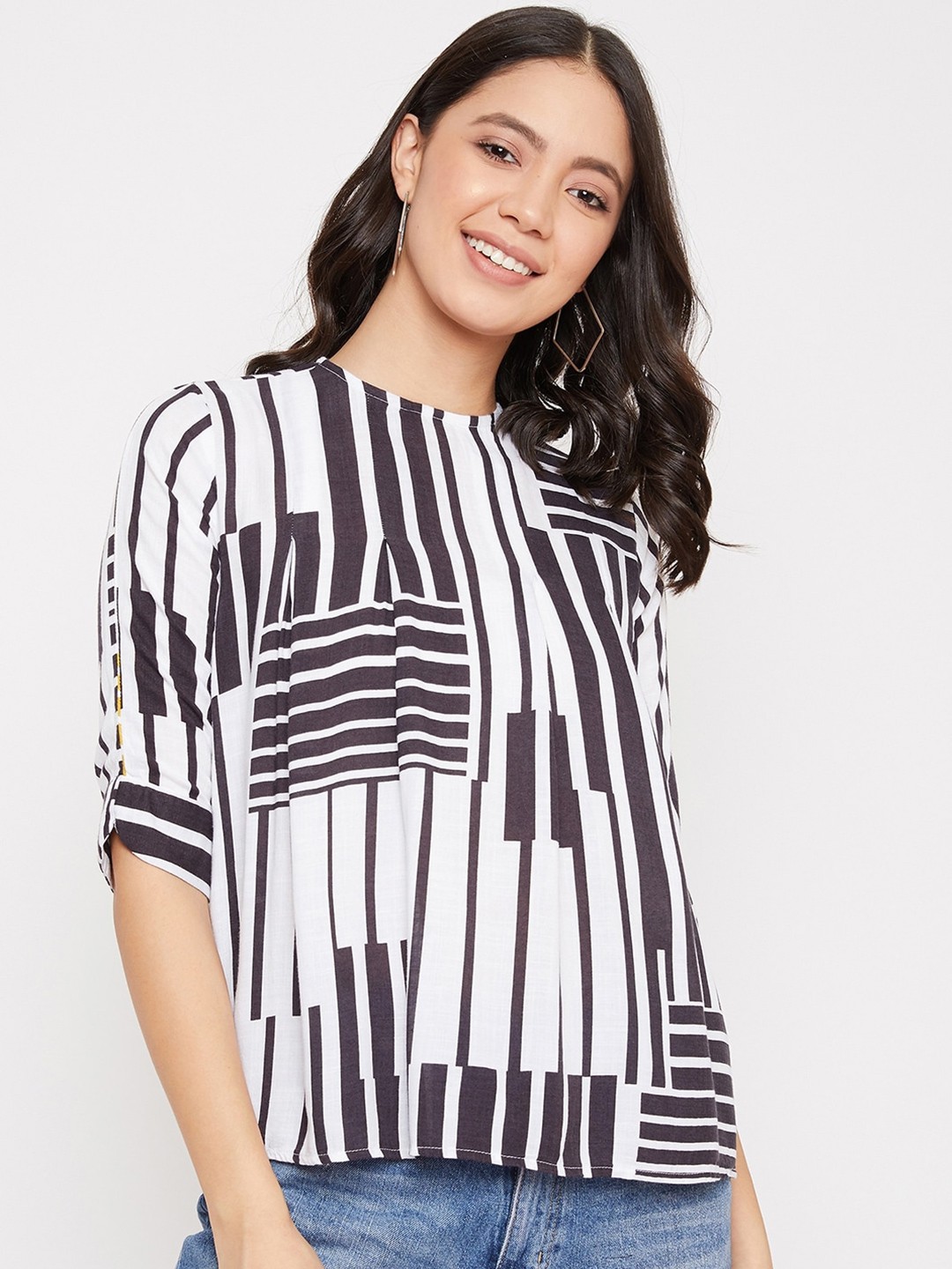 

Crimsoune Club Black Geometric Extended Sleeves Regular Top