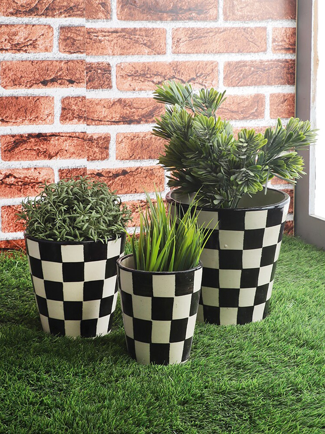 

The Decor Mart Set Of 3 Black & White Squared Design Ceramic Planters