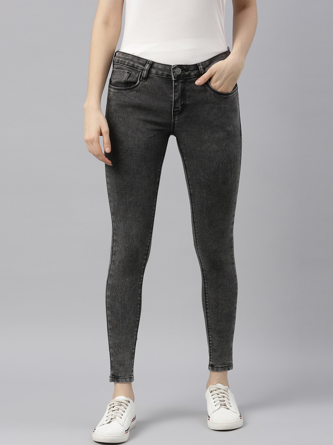 ZHEIA Women Black Skinny Fit Heavy Fade Jeans