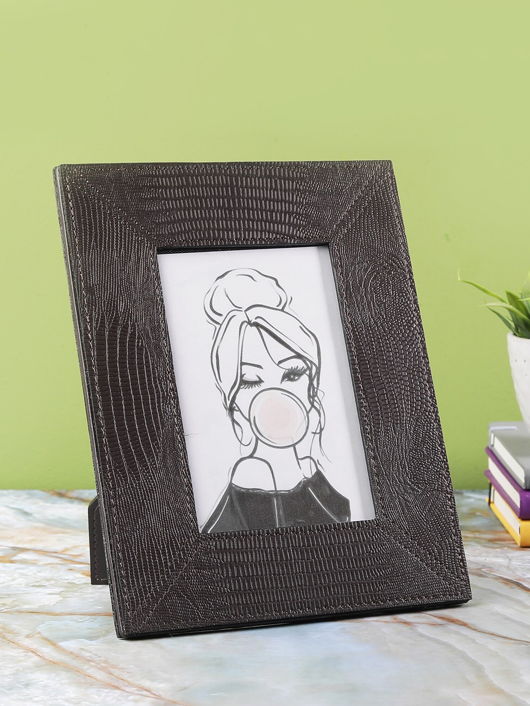 

The Decor Mart Brown Textured Vintage Photo Frame