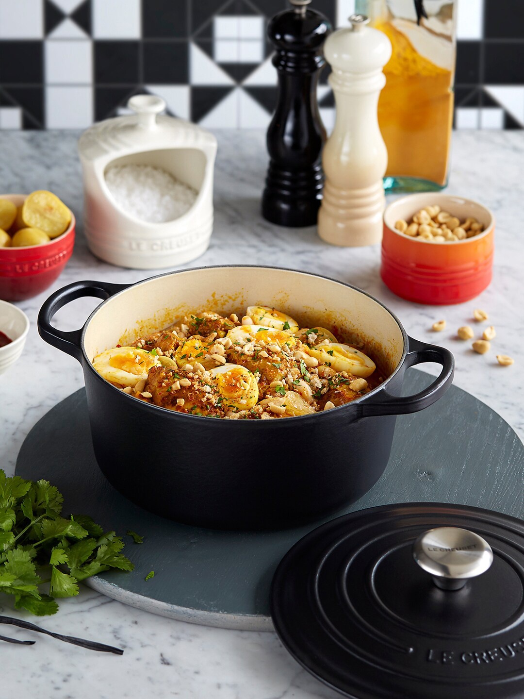 

LE CREUSET Black Solid Cast Iron Casserole