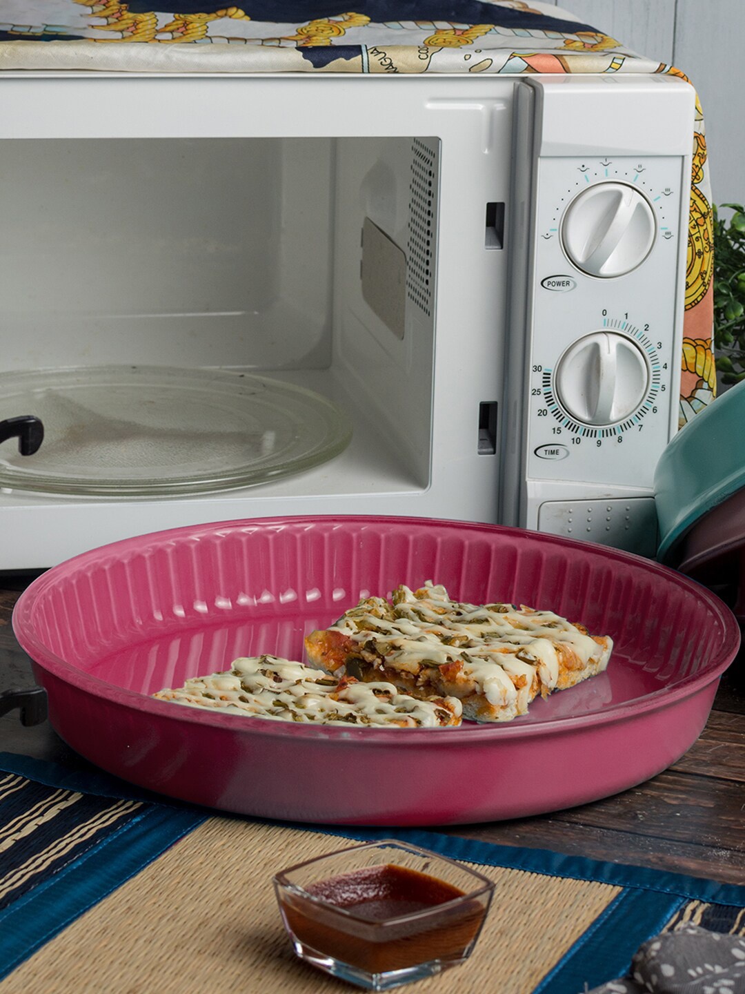 Pasabahce Pink Solid Round Baking Tray 3Ltr