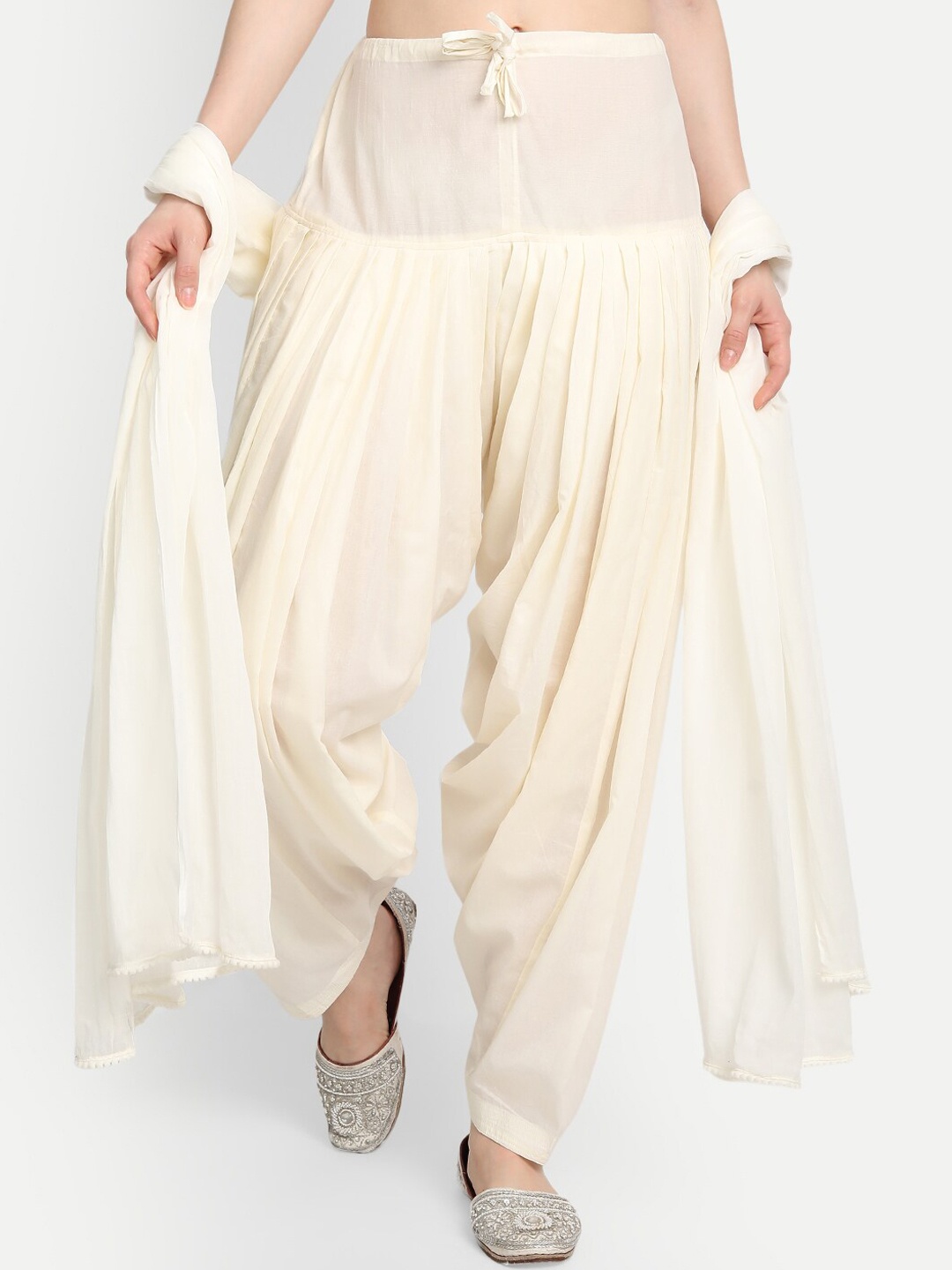 

fabGLOBAL Women Cream-Coloured Solid Cotton Patiala with Dupatta