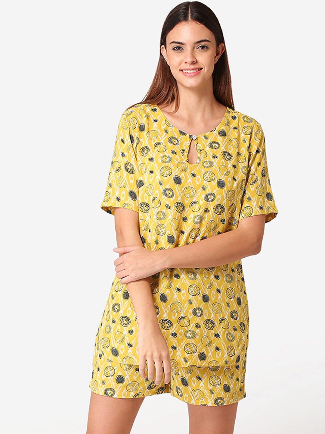 

Fluffalump Women Mustard Yellow & Black Printed Night Suit