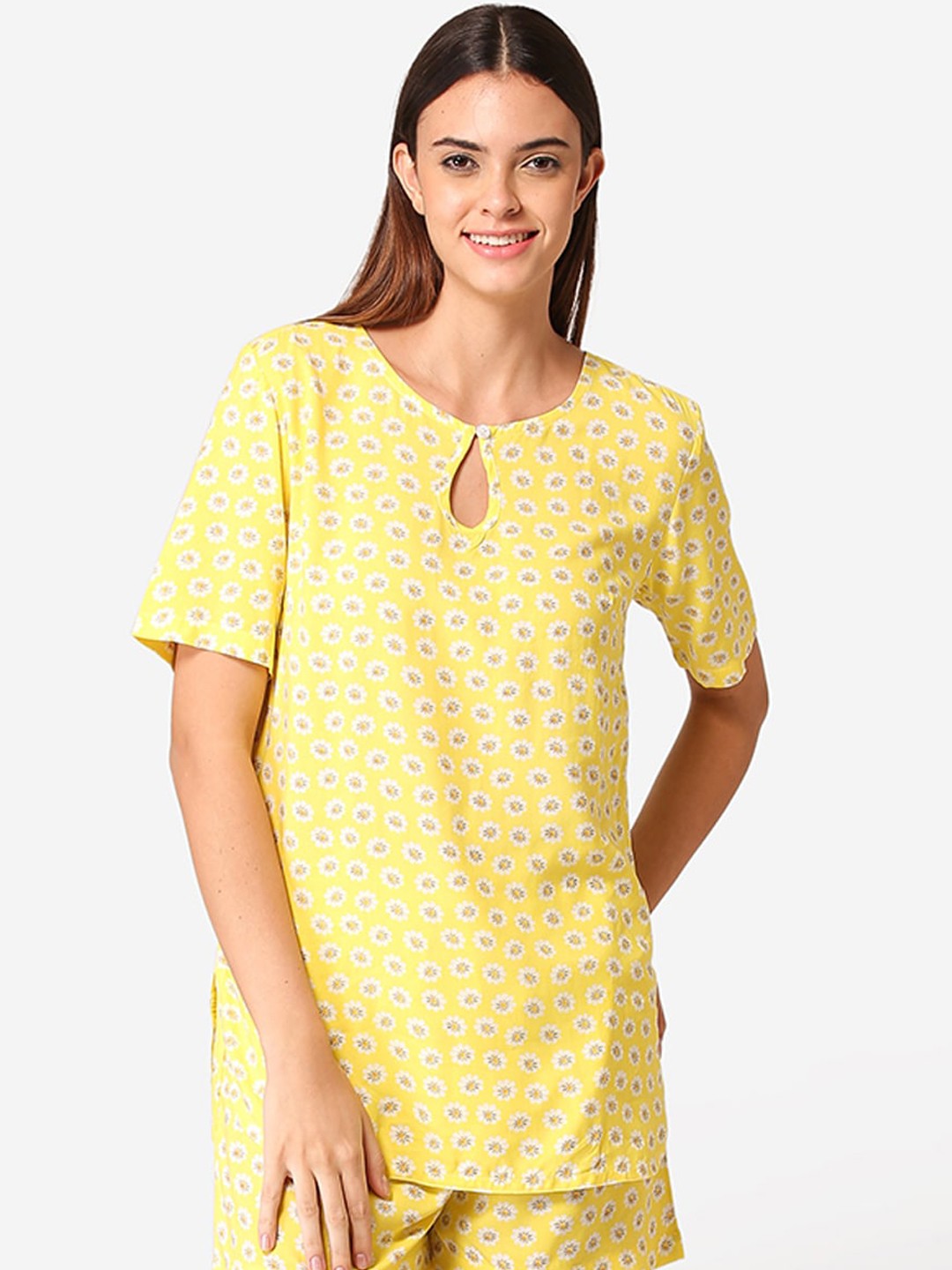 

Fluffalump Women Yellow & White Printed Night suit