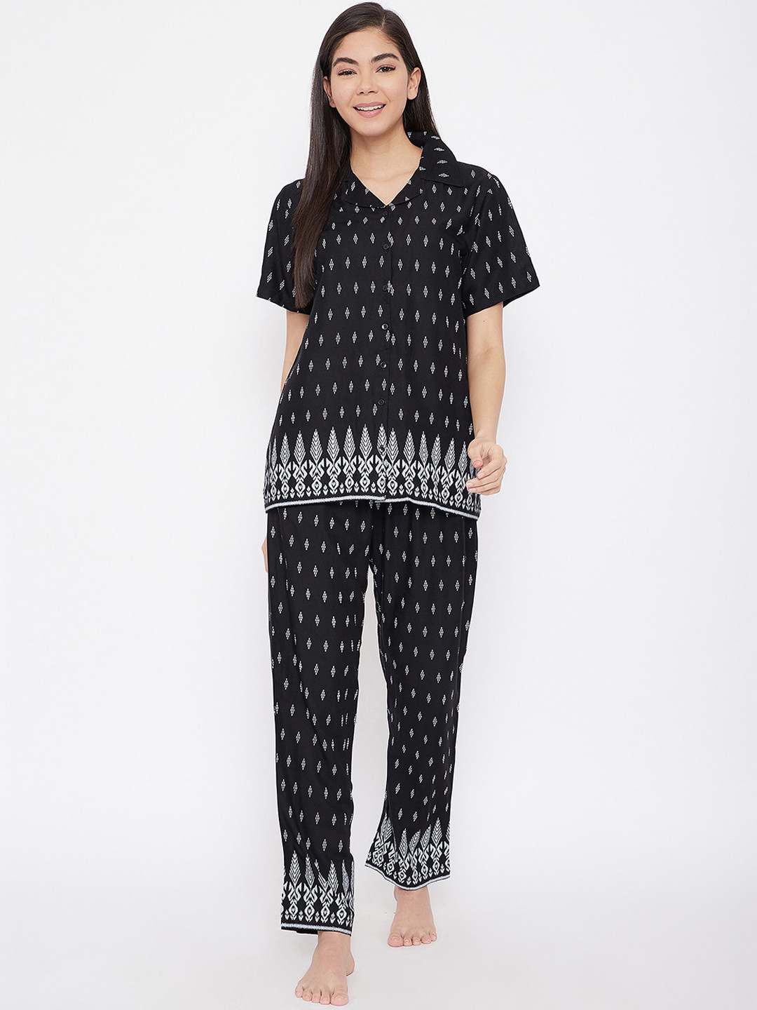 

Clovia Women Black & White Printed Night suit