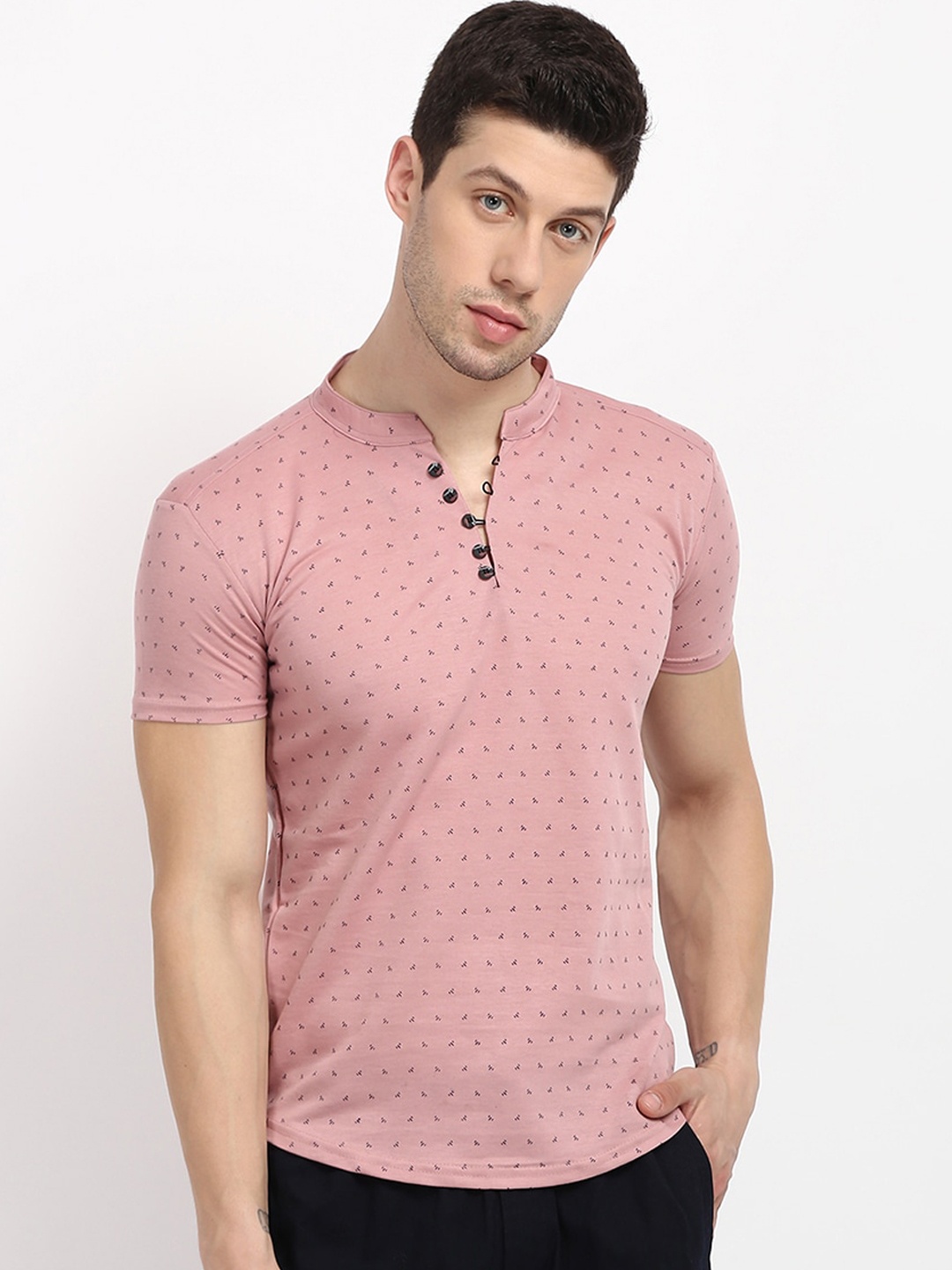 

V2 Value & Variety Men Pink Printed Mandarin Collar T-shirt