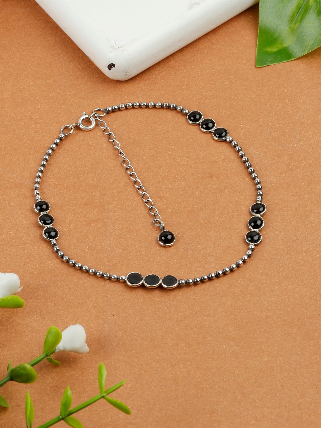 

GIVA Woman Oxidised Silver Black Stone-Studded Beaded Anklet