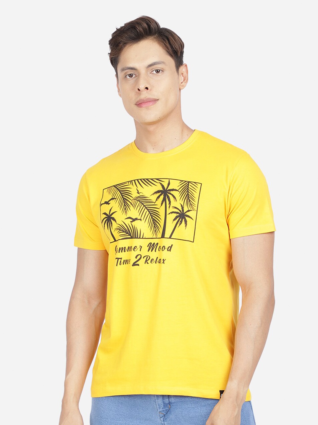 

MASH UNLIMITED Men Yellow Printed Slim Fit T-shirt