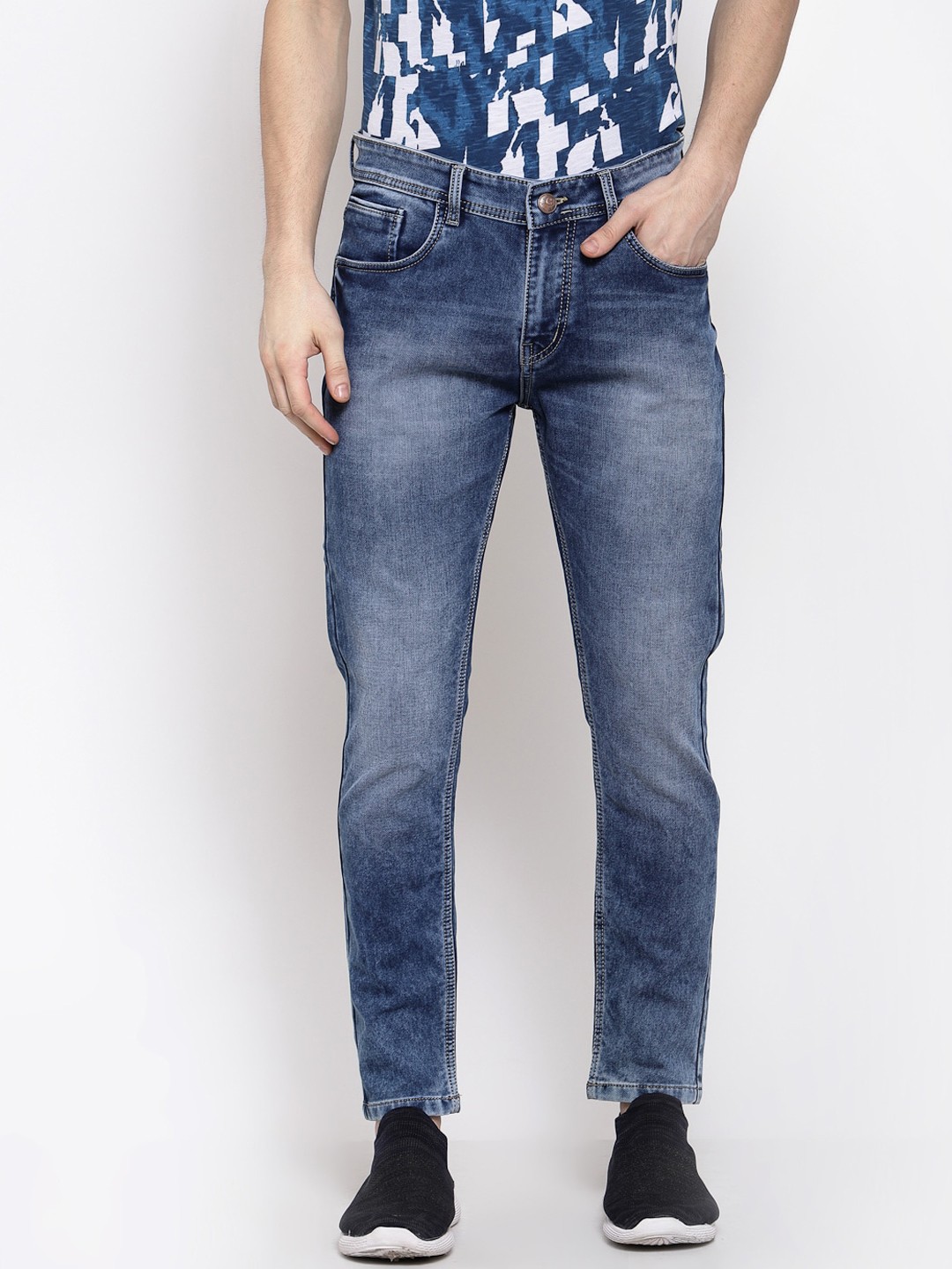 

FEVER Men Blue Slim Fit Clean Look Heavy Fade Stretchable Jeans