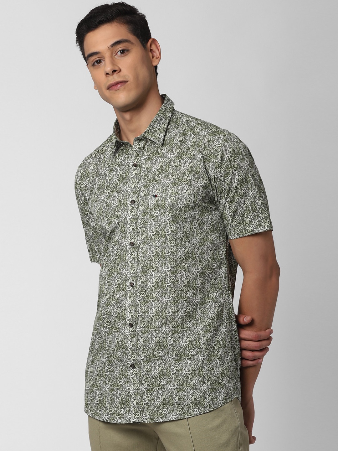 

Peter England Casuals Men Olive Green Slim Fit Printed Casual Shirt