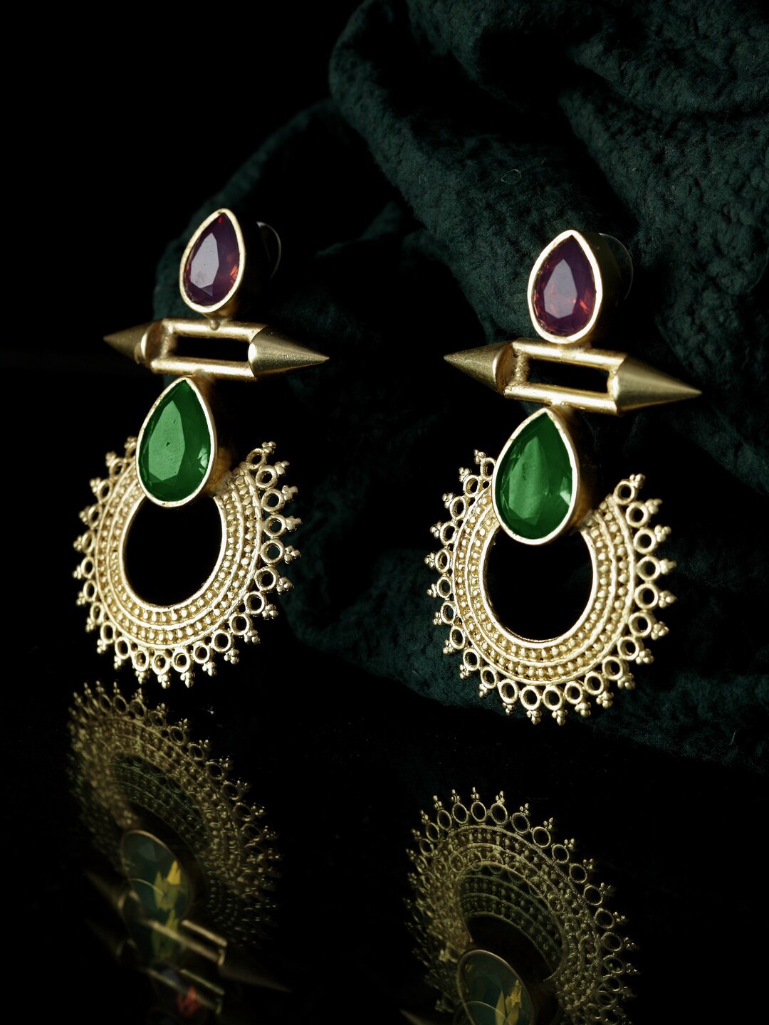 

DIVA WALK Gold-Plated Contemporary Drop Earrings