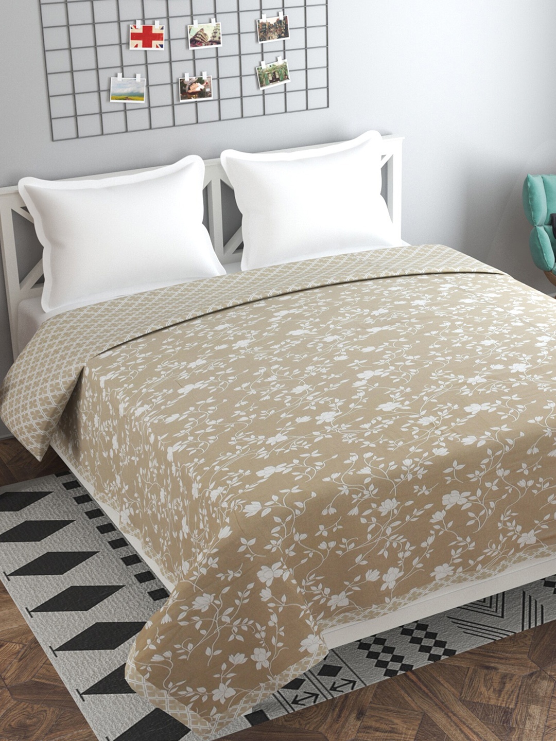 

Florida Beige & White Floral AC Room 120 GSM Double Bed Dohar