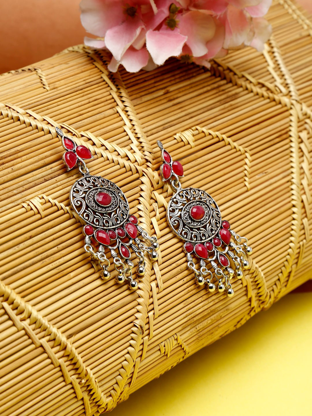 

NEUDIS Women Silver-Toned & Red Stone Studded Contemporary Drop Earrings