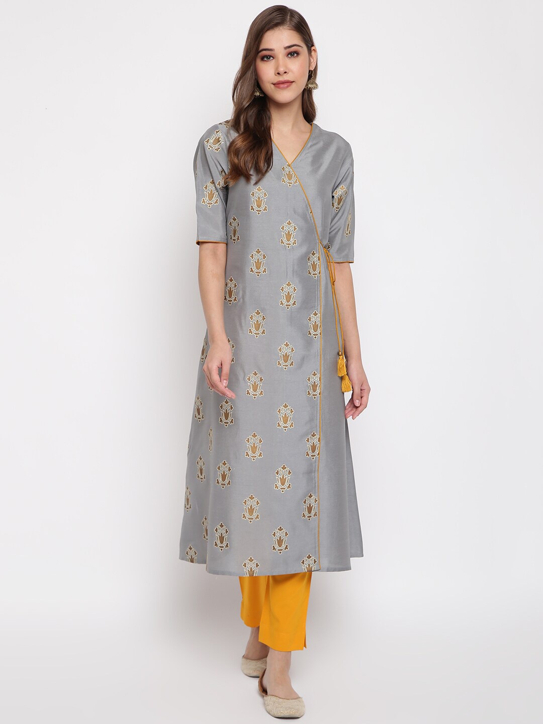 

Janasya Women Grey & Brown Floral Printed Silk Kurta
