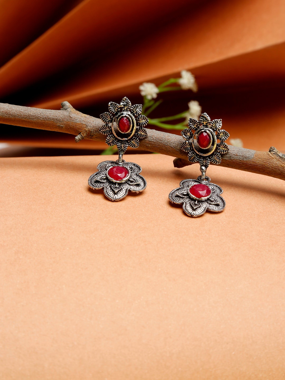 

NEUDIS Silver-Toned Oxidised Red Stone Studded Contemporary Drop Earrings