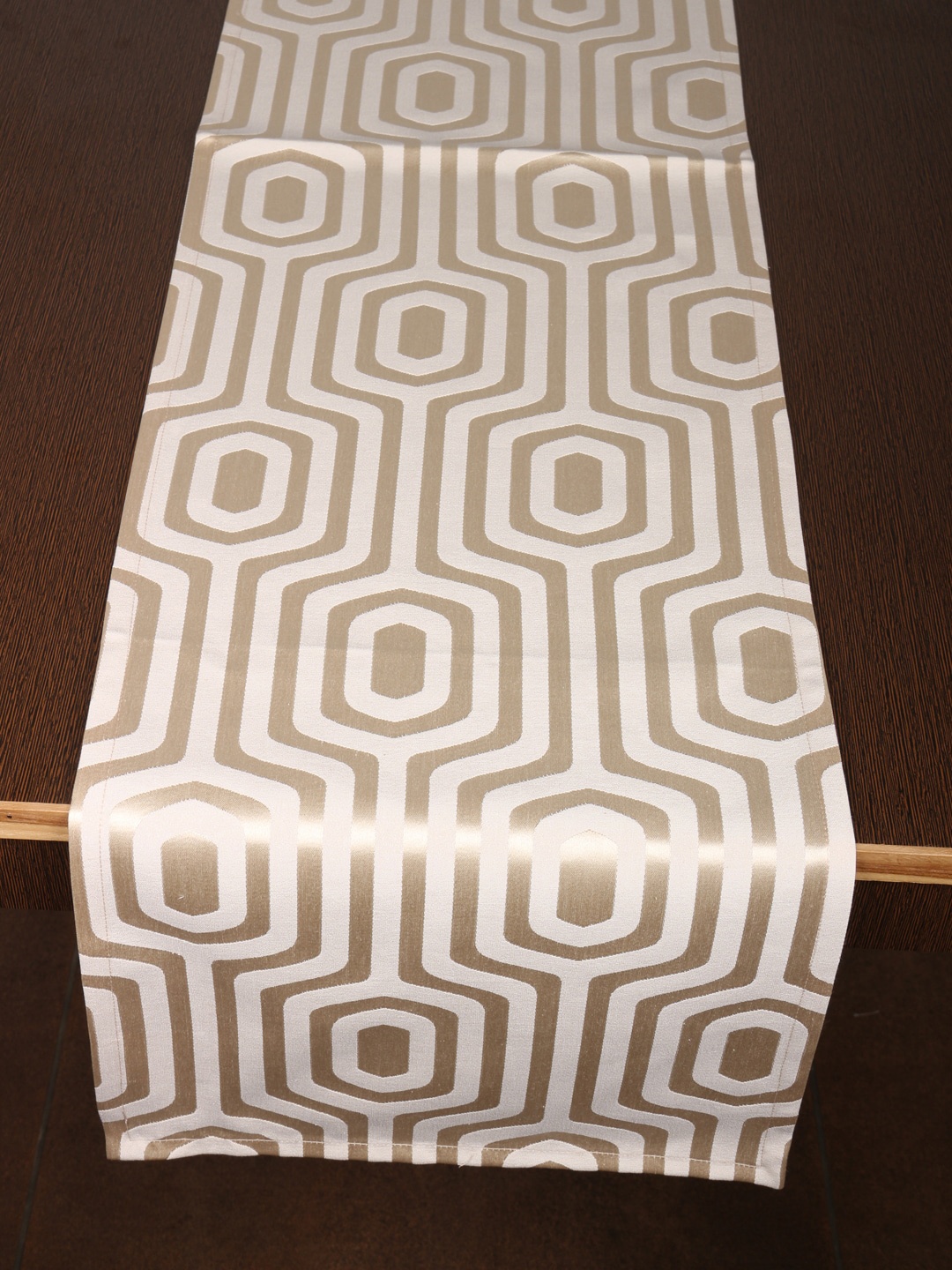 

Home Cream-Coloured & Gold-Toned Woven Design Table Runner
