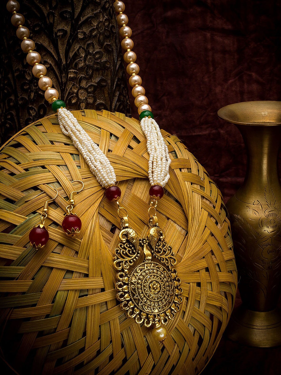 

aadita Gold-Plated White & Maroon Pearl Beaded Temple Jewellery Set