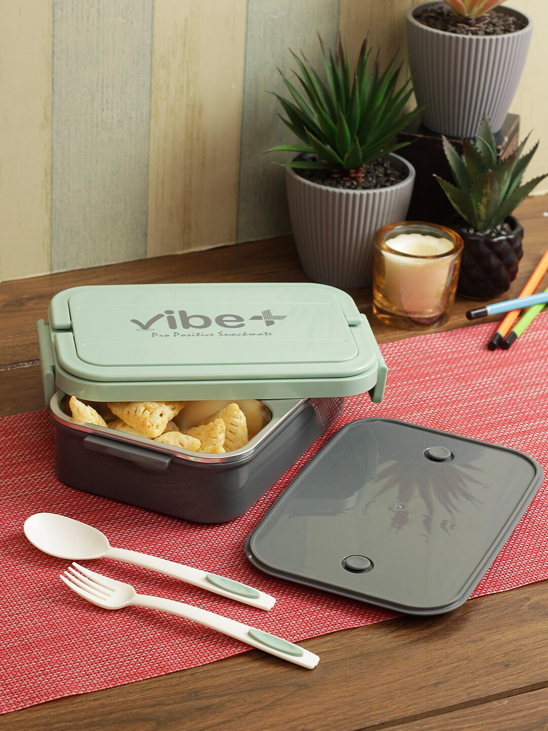 

Vibe Plus Green Solid Stainless Steel Lunch Box