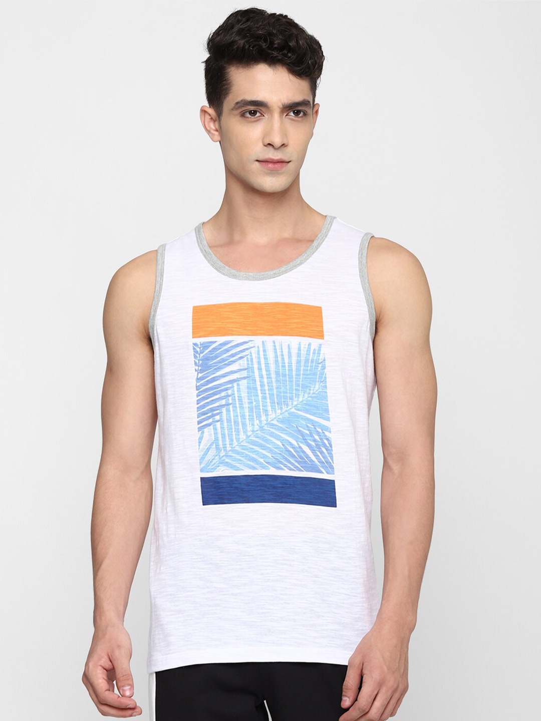 

FOREVER 21 Men Grey Regular Fit Tropical Printed T-shirt