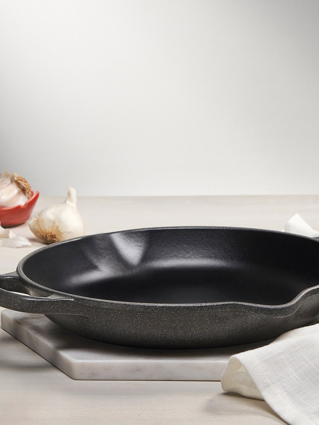 

LE CREUSET Black Solid Evo Round Skillet