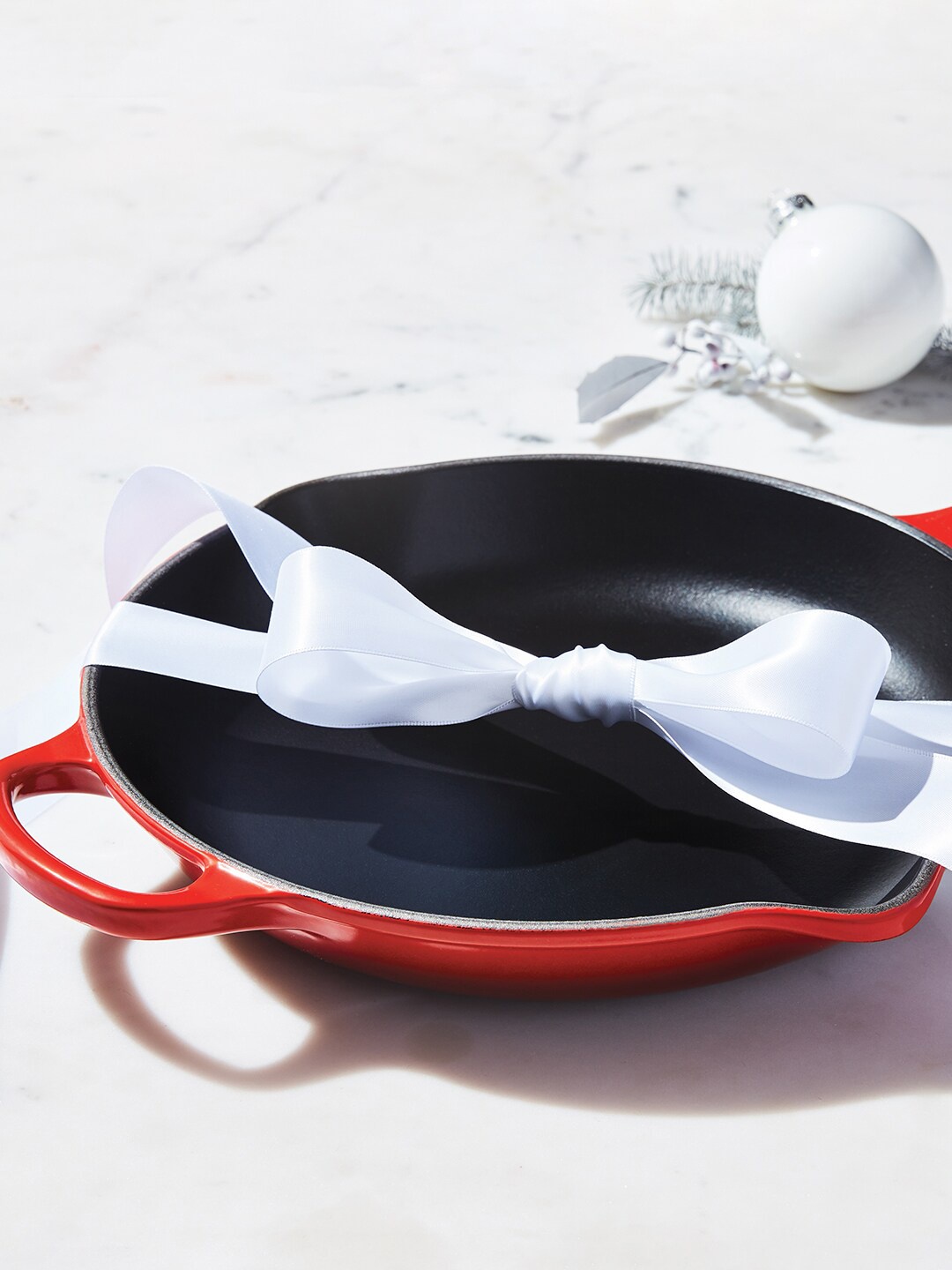 

LE CREUSET Red & Black Solid Cast Iron Round Skillet Frying Pan