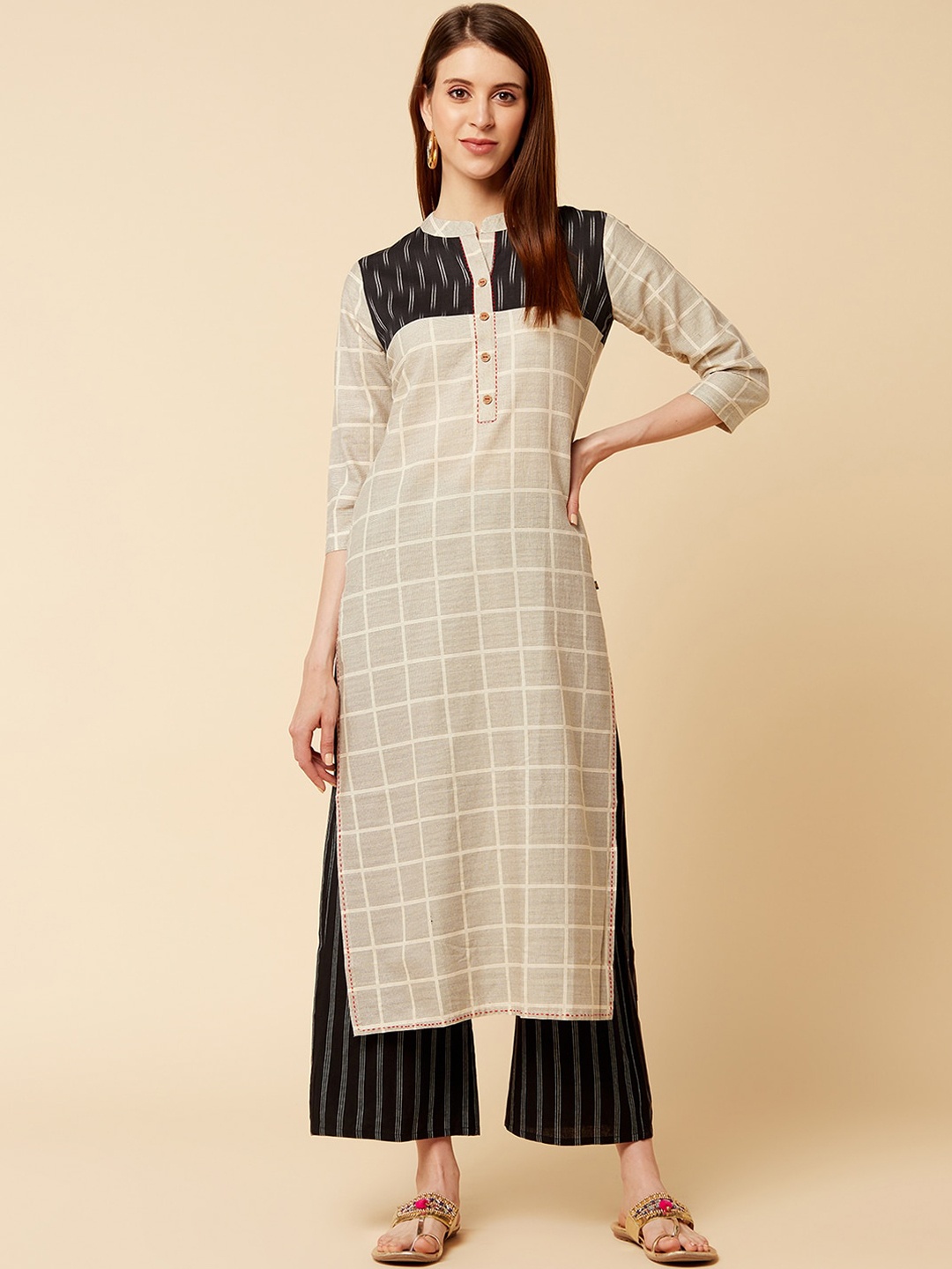 

KSUT Women Off White Checked Keyhole Neck Flared Sleeves Thread Work Pathani Kurta