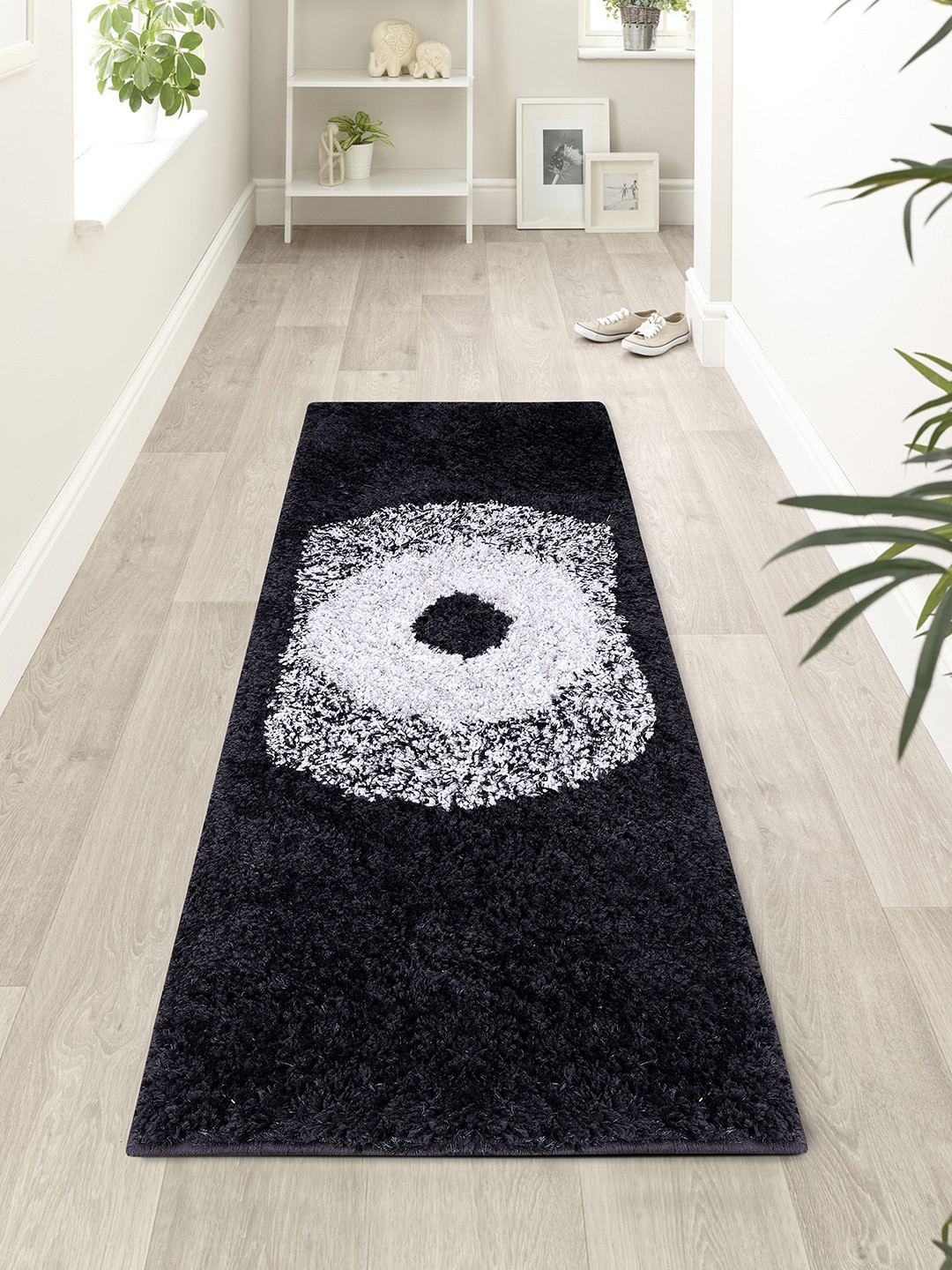 

ROMEE Black & White Circle Shaggy Rectangular Floor Runner