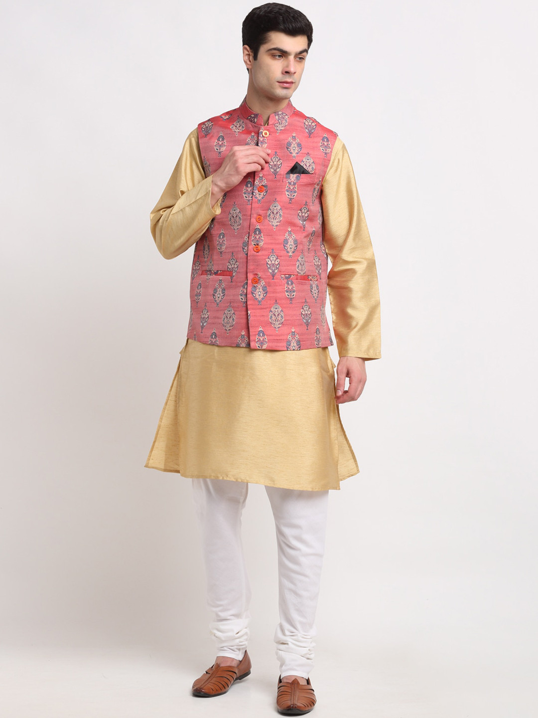 

NEUDIS Men Beige & White Satin Jacquard Kurta Set