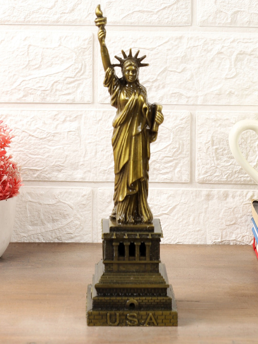 

EXIM DECOR Metallic Statue Of Liberty Showpiece