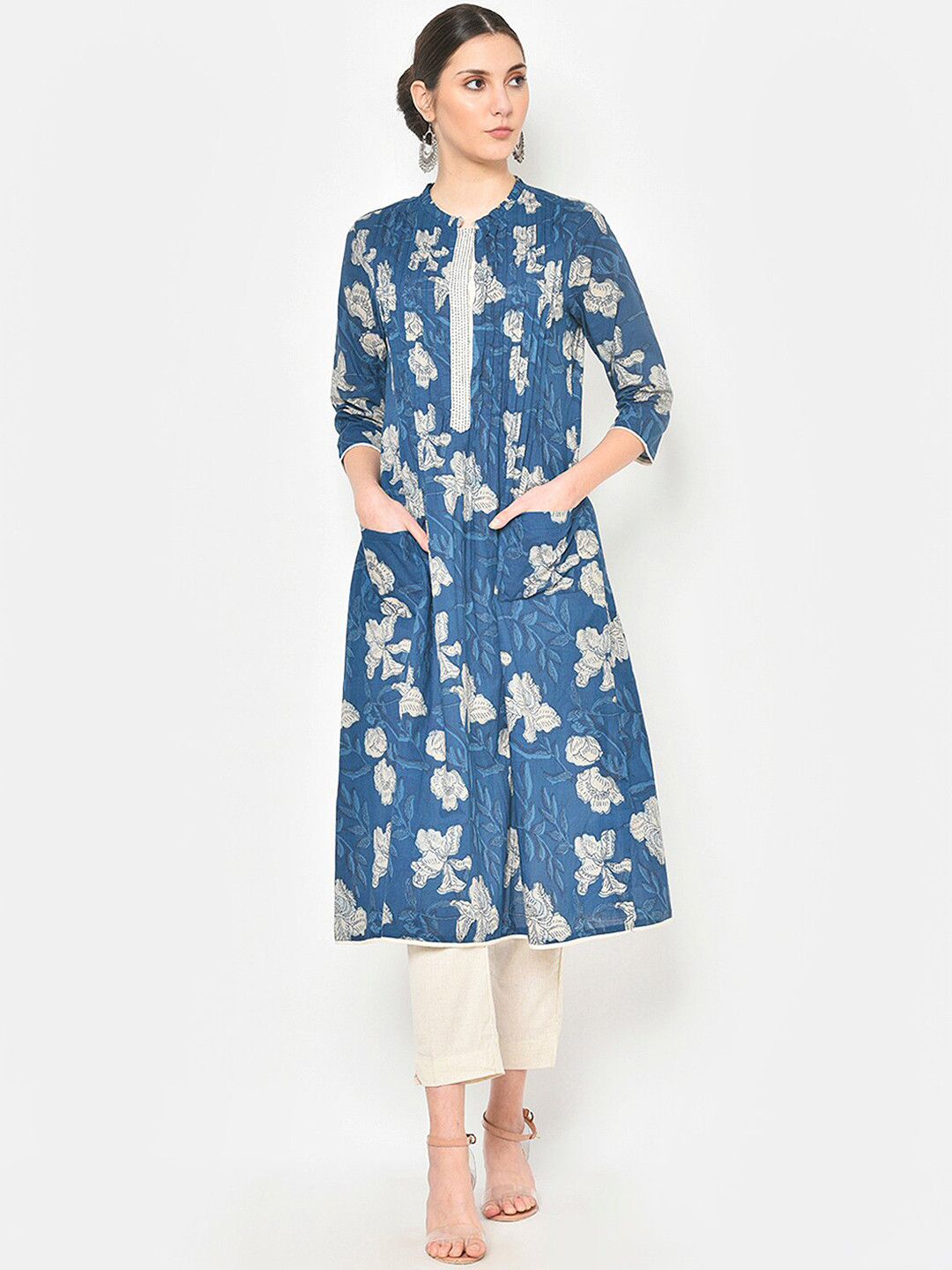 

DESI WOMANIYA Women Navy Blue Floral Printed Pure Cotton Kurta with Trousers