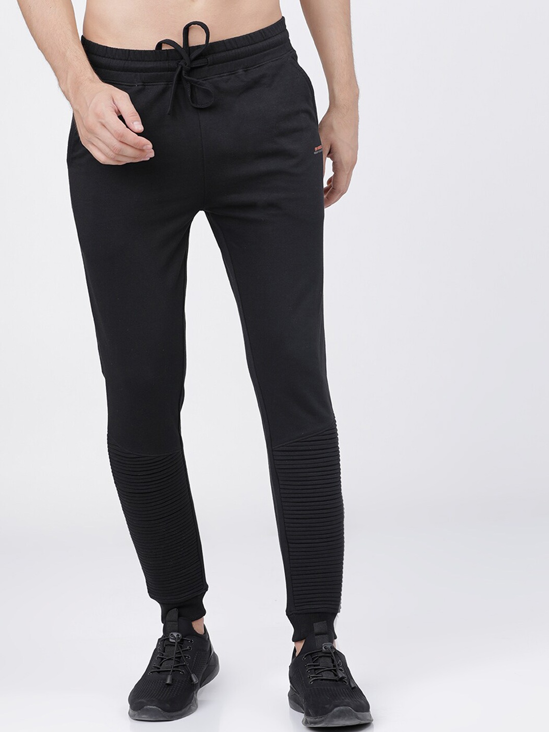 

The Indian Garage Co Men Black Solid Slim-Fit Joggers