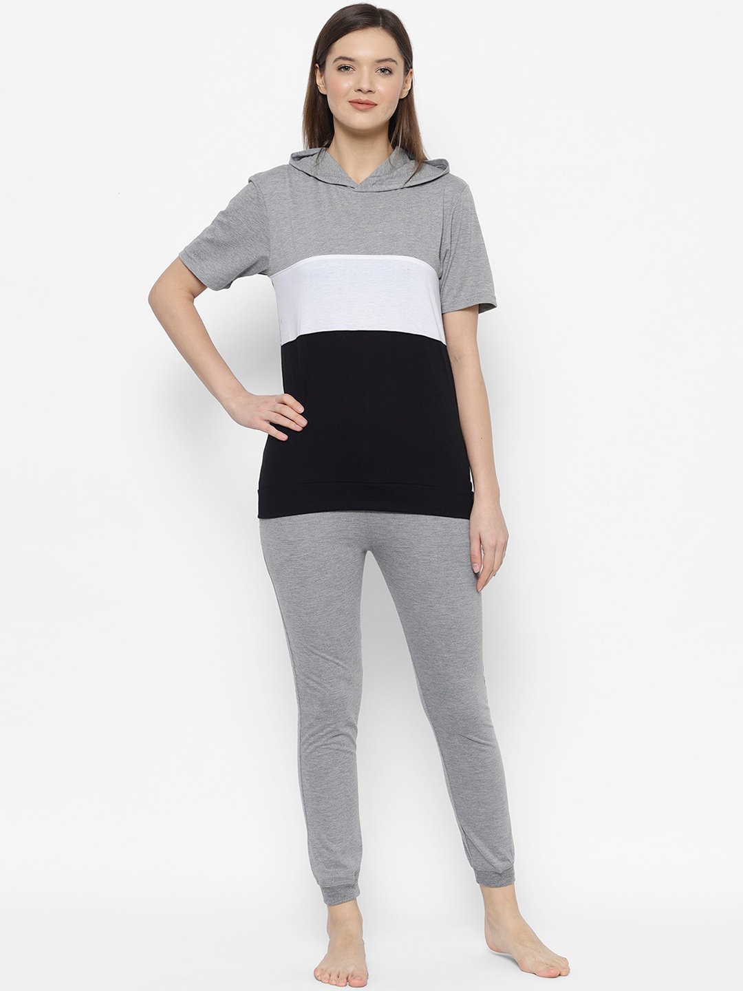 

VIMAL JONNEY Women Grey & Black Colourblocked Night suit