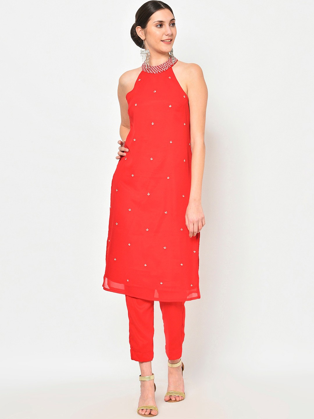 

DESI WOMANIYA Women Red Embroidered Kurta with Trousers