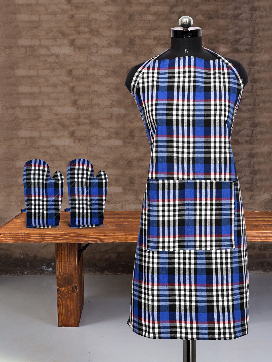 

Clasiko Unisex Set Of 3 Blue & Black Checked Pure Cotton Kitchen Apron With Oven Gloves