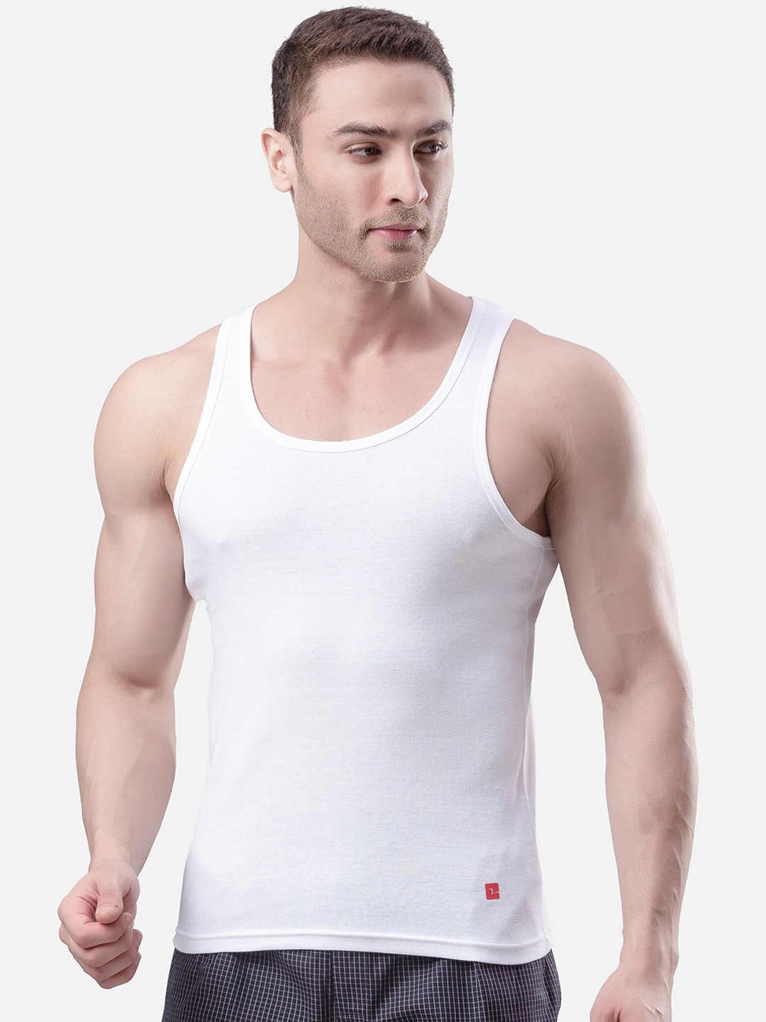 

UnderJeans by Spykar Men White Solid Cotton Blend Innerwear Vest