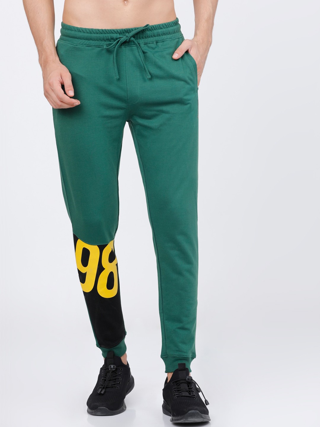

The Indian Garage Co Men Green & Yellow Solid Slim-Fit Joggers