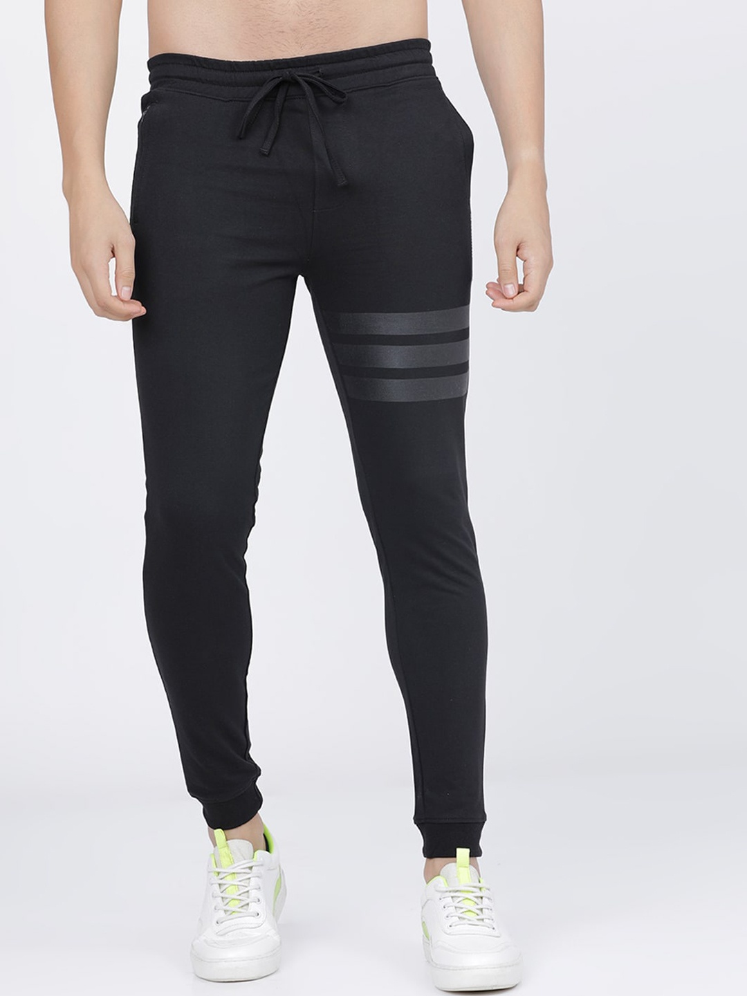

The Indian Garage Co Men Black Solid Slim-Fit Joggers