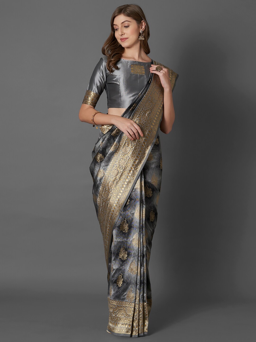 

Mitera Grey & Gold-Toned Ethnic Motifs Zari Silk Blend Banarasi Saree
