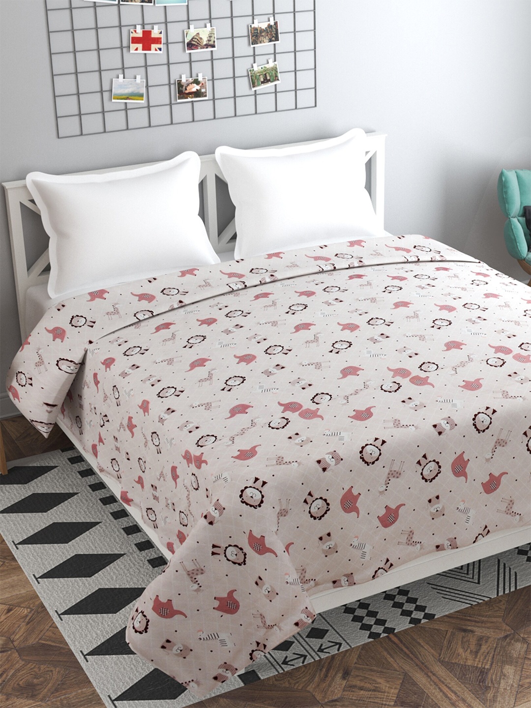 

Florida Peach & Brown Geometric AC Room 120 GSM Double Bed Dohar