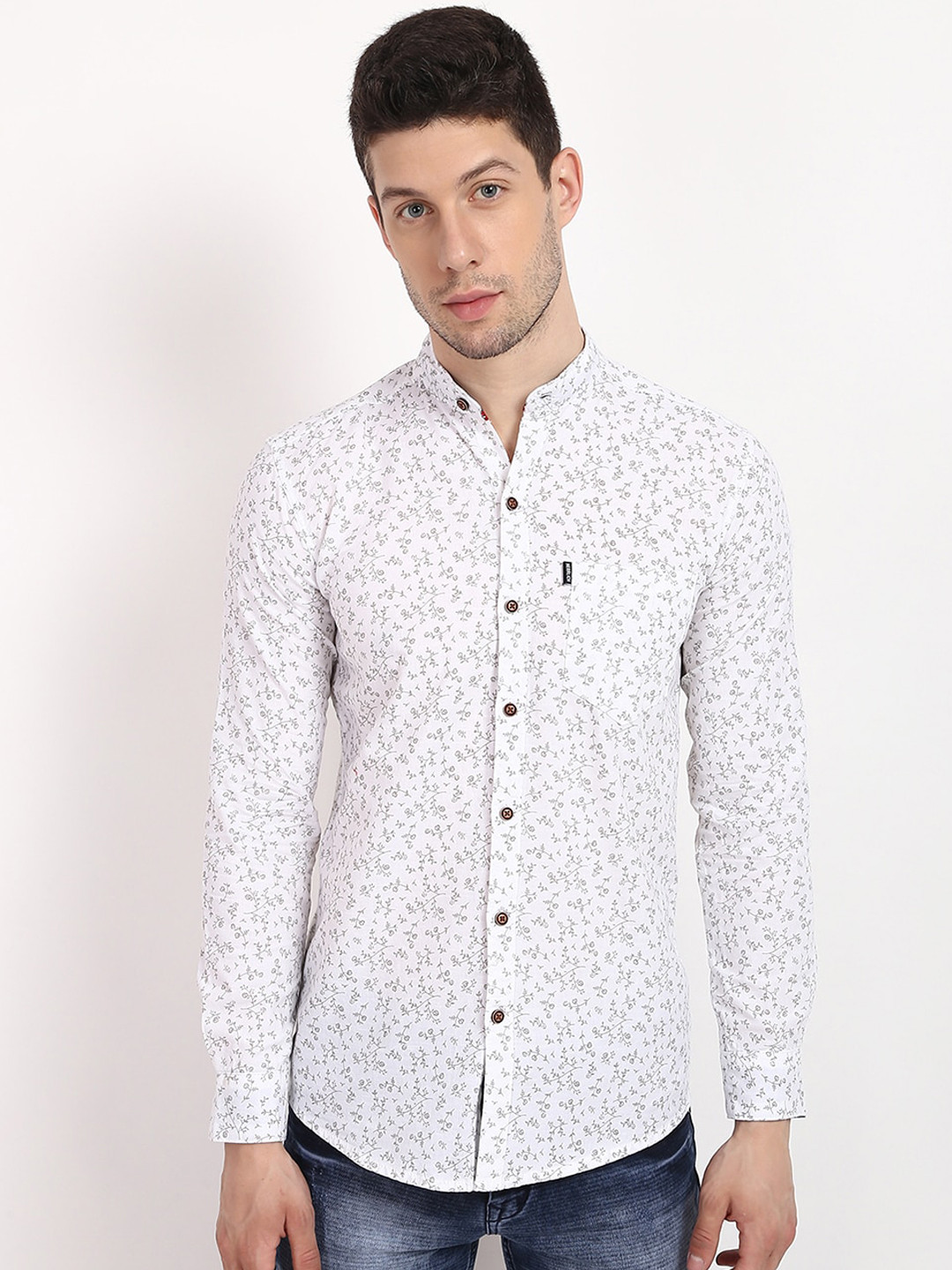 

V2 Value & Variety Men White Floral Printed Casual Shirt