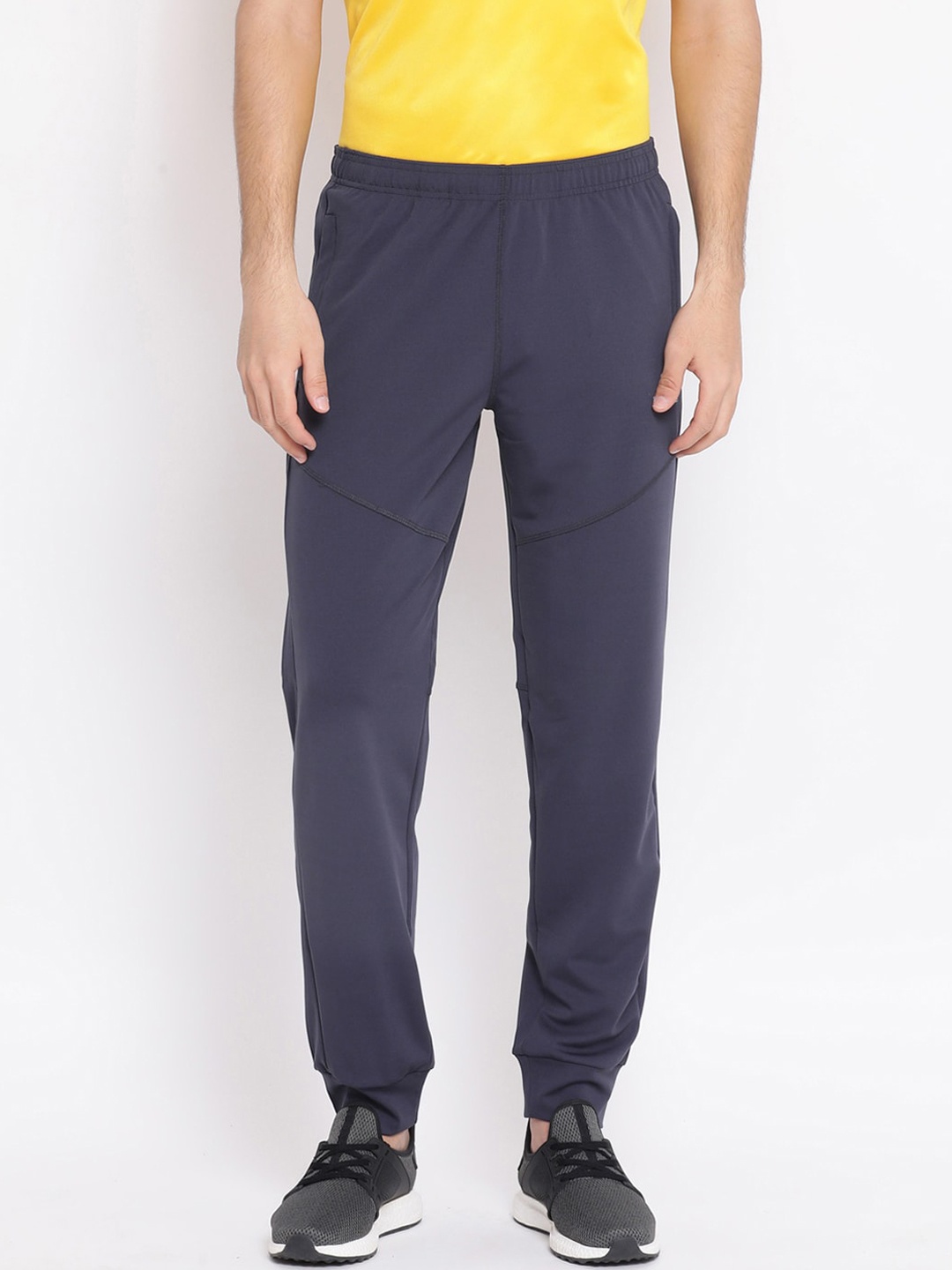 

Spolei Men Grey Solid Slim-Fit Joggers